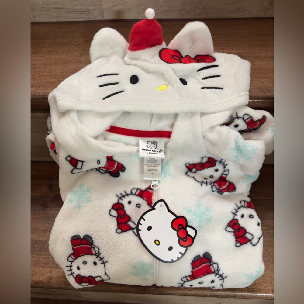 Súper Cute 🥰 Hello Kitty Onesie Size Large - NEW
